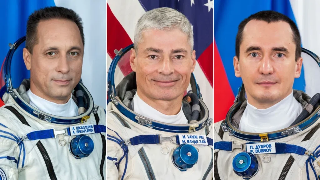 Com significado histórico, missão leva trio de astronautas à Estação Espacial Internacional