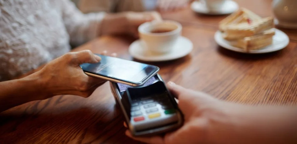 Troquei o cartão físico pela carteira digital para fugir de golpes