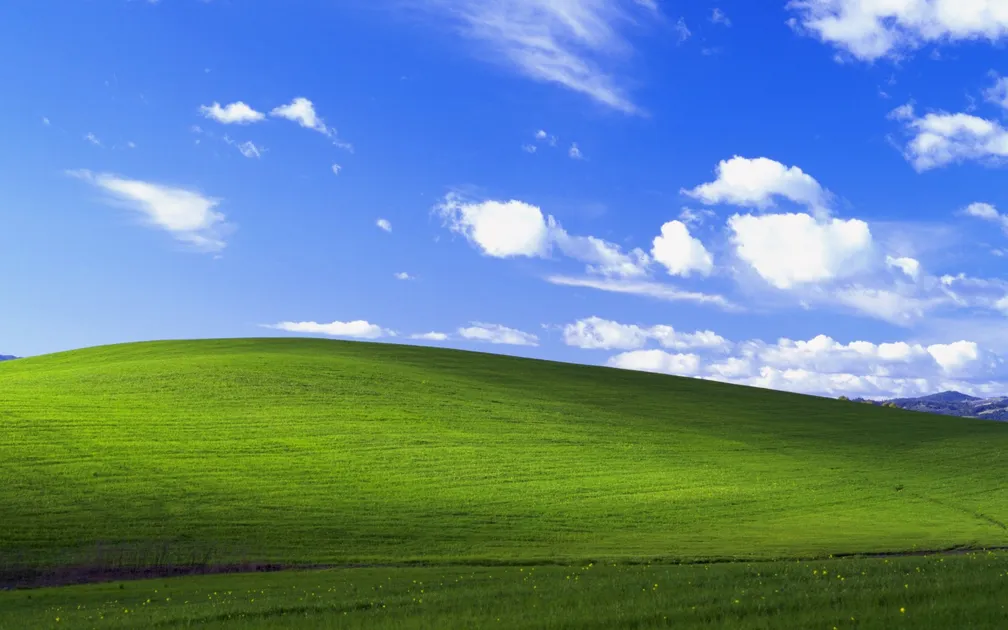 Revisitando o Windows XP: Cenário Fotografado no Ângulo Original Após 30 Anos