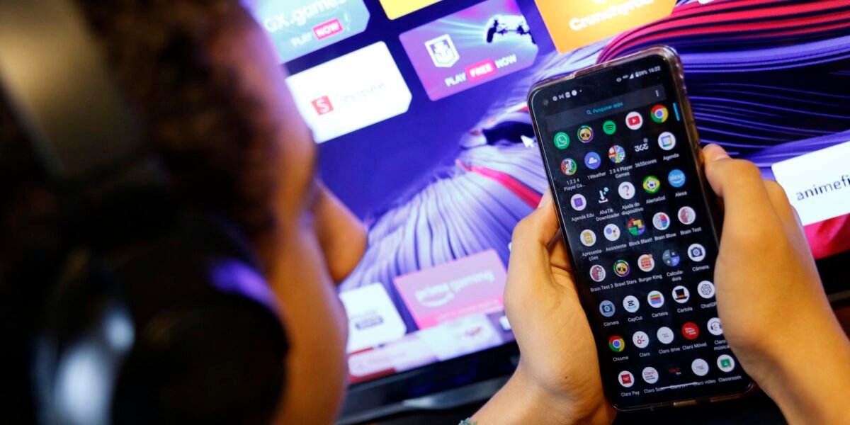 Polônia Desafia Big Techs e Propõe Proibição de Redes Sociais para Menores de 15 Anos